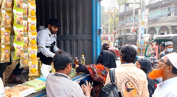 টাঙ্গাইলে সাশ্রয়ী মূল্যে পণ্য বিক্রি করছে বসুন্ধরা গ্রুপ